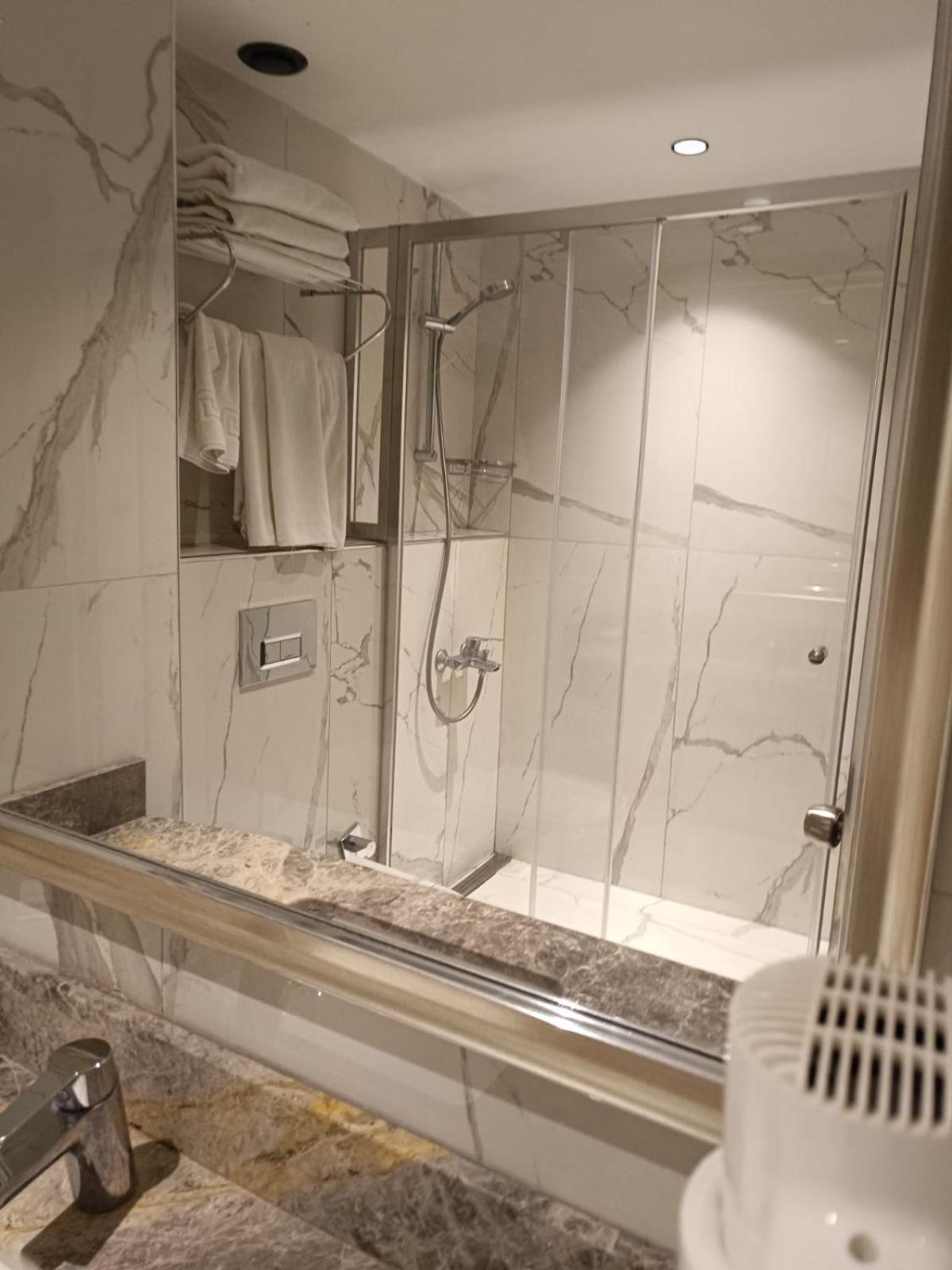 Mineo Hotel Taksim Istanbul Bagian luar foto